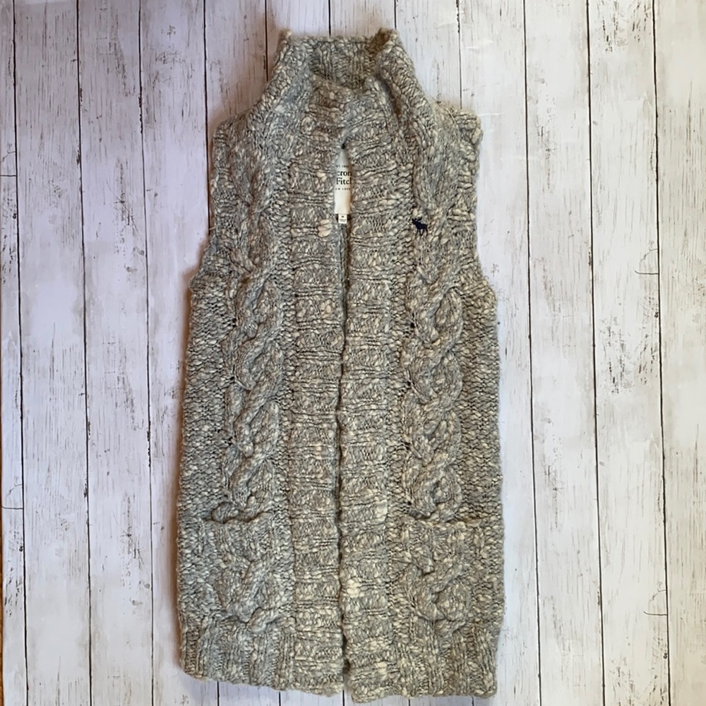 Abercrombie & Fitch Chunky knit vest.